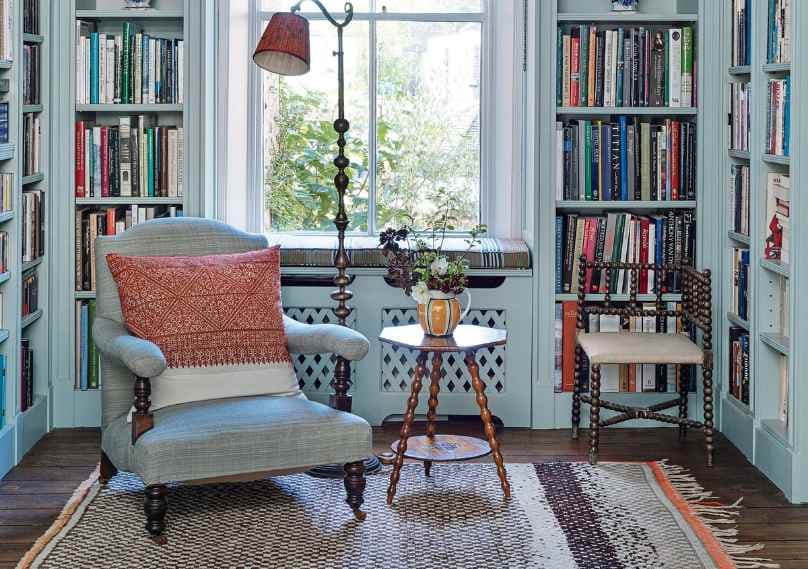 Cozy Corner: Personalized Reading Nooks in Bedroom Interiors